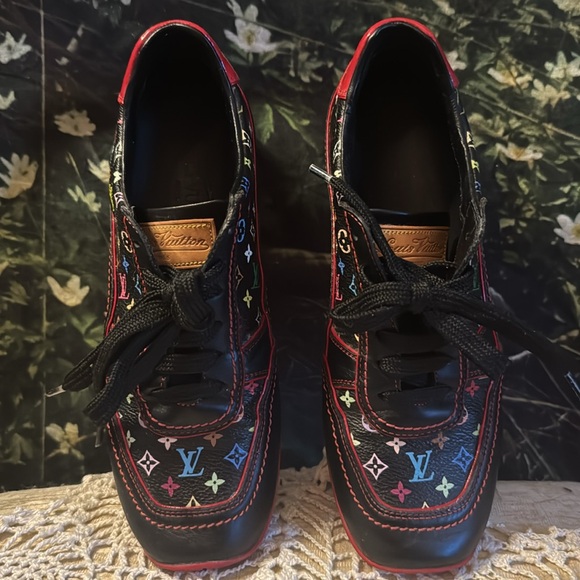 👑SALE!$390*place the offer 🥰
LVUITTONMulticolorMonogramCanvasSneakers Size6/36 - Picture 3 of 13